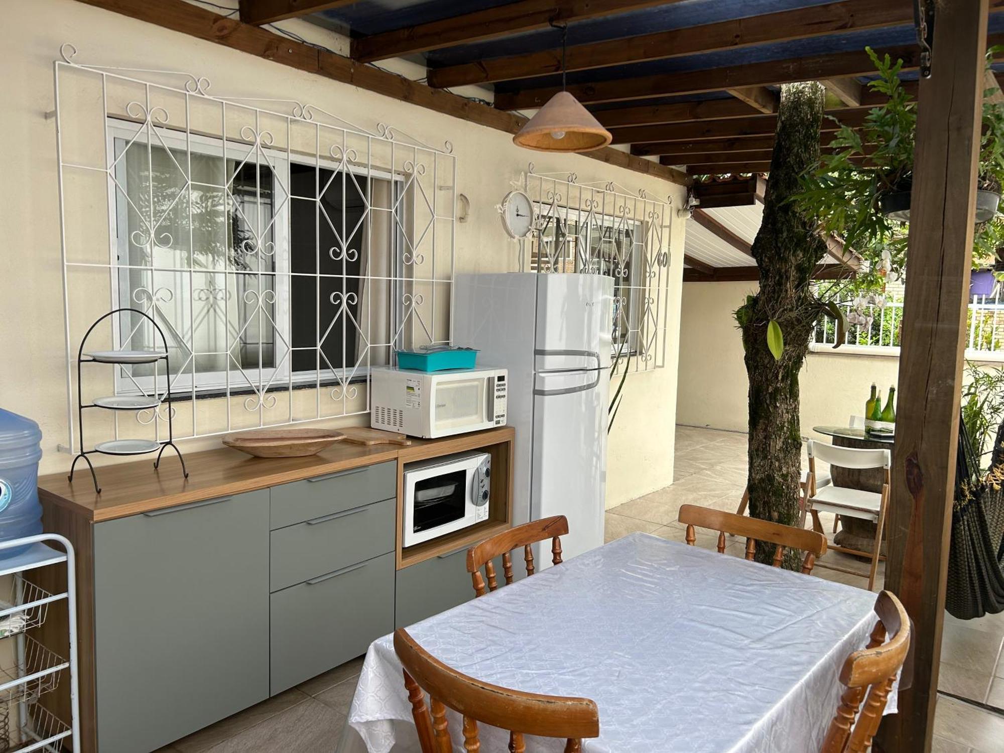 Casa Da Arvore Rua Pescada Amarela บอมบินญัส ภายนอก รูปภาพ
